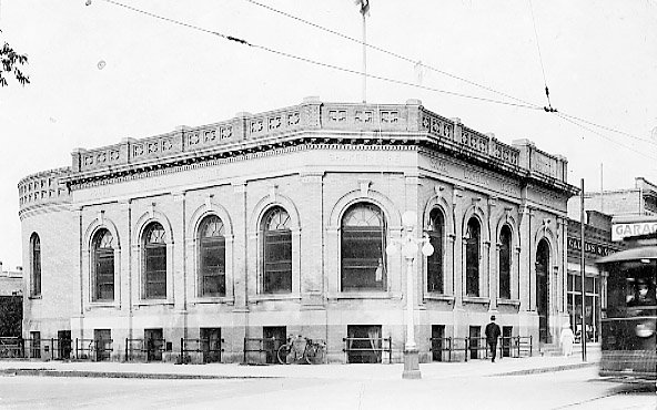 Photo of Fargo's Carnegie Library
